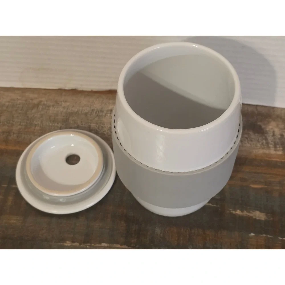 Pampered Chef White Ceramic Garlic Keeper Vented Lid Gray‎ Silicone Sleeve 19C